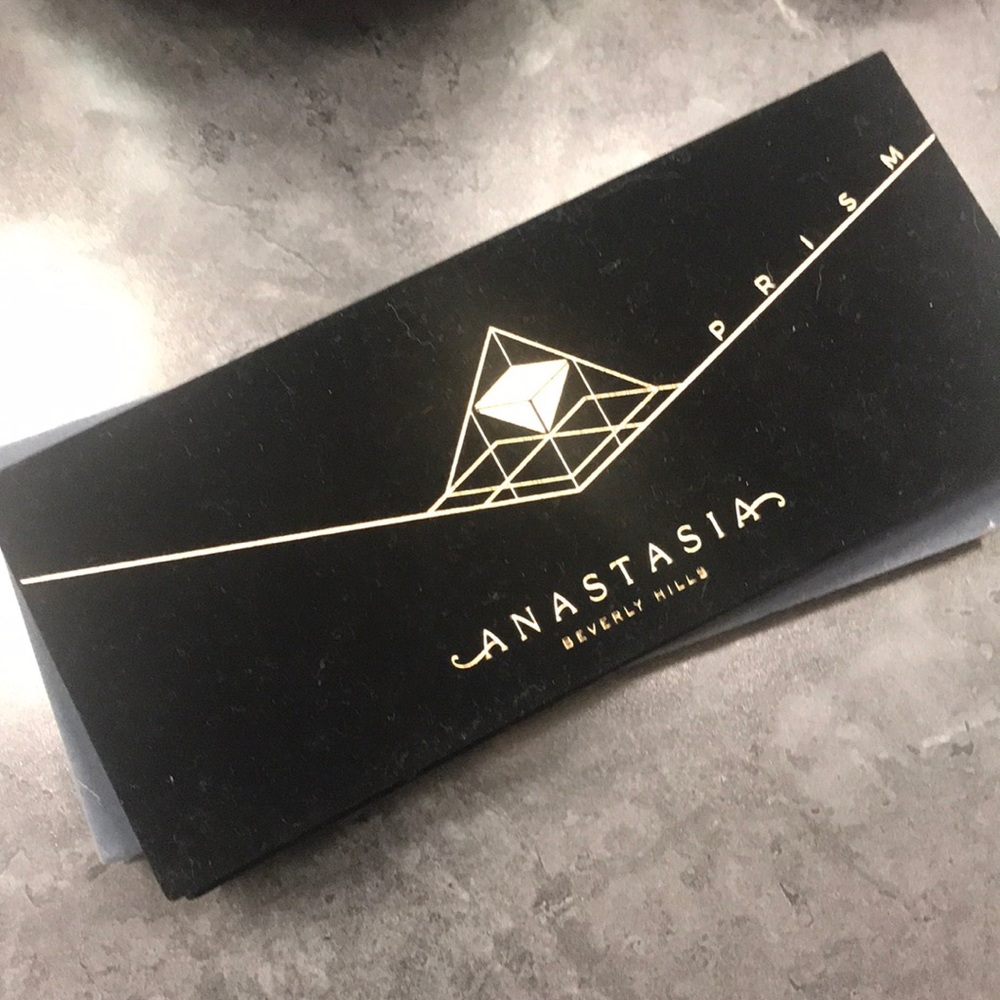 Anastasia Beverly Hills eyeshadow palette